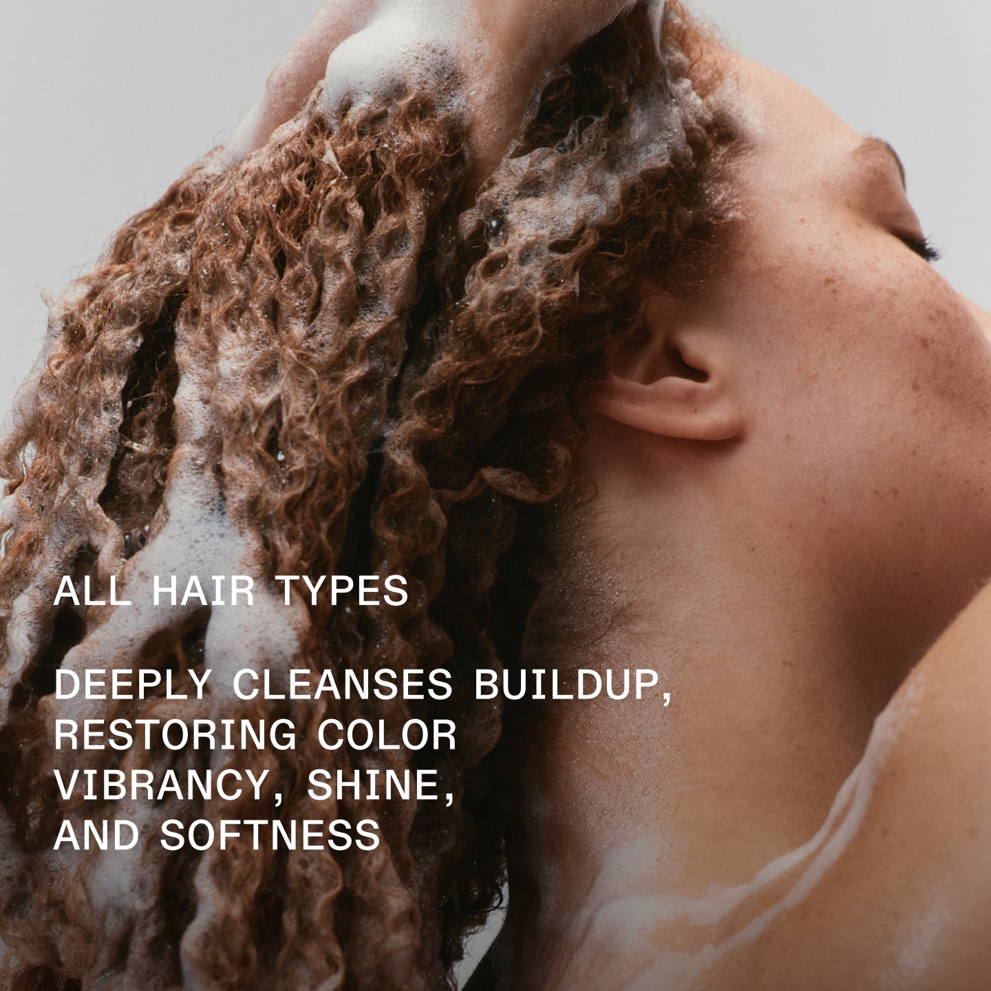 Nº.4C BOND MAINTENANCE™ CLARIFYING SHAMPOO FULL SIZE - Image 3